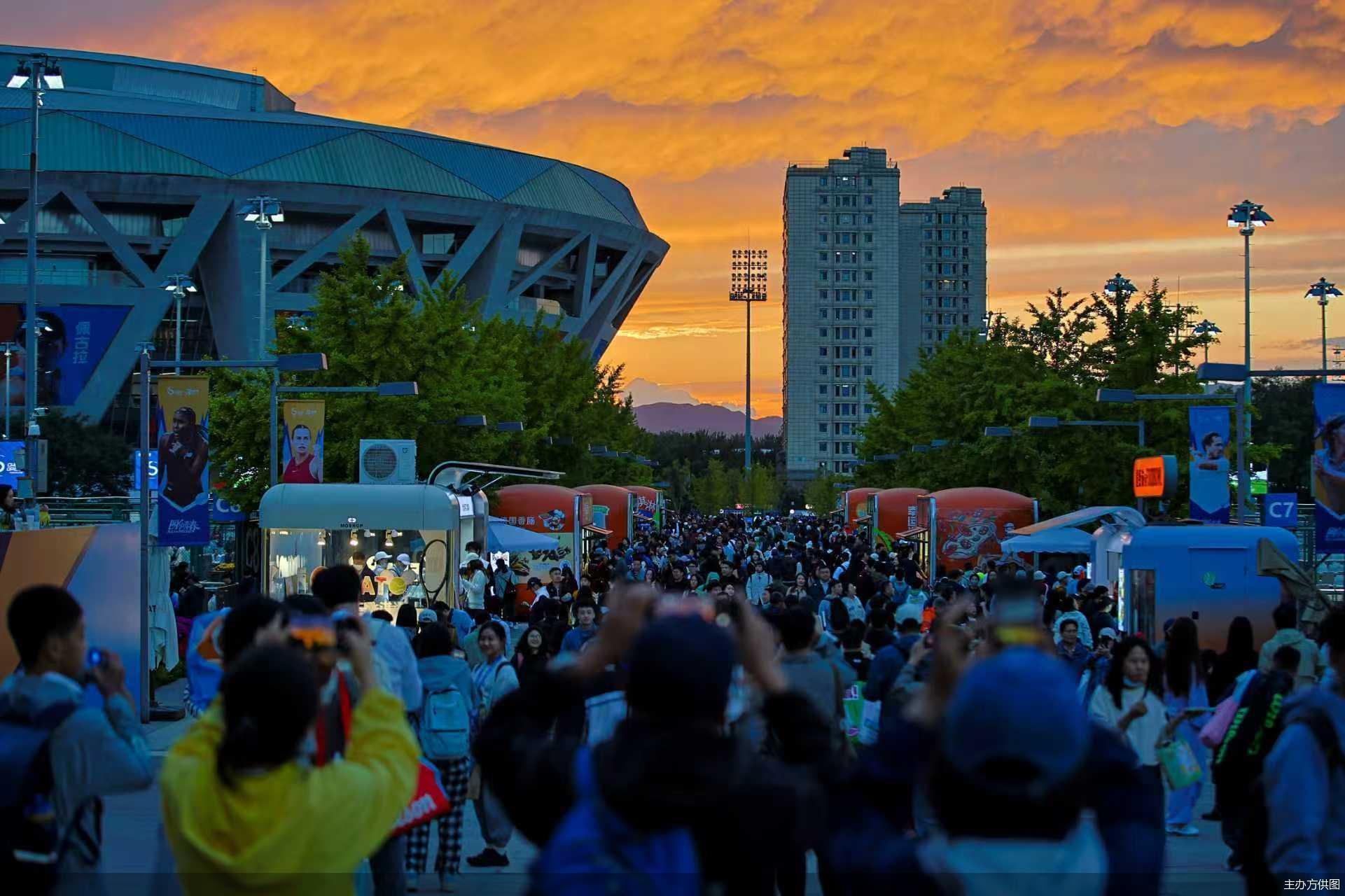 开云体育官网-2025中网“破圈”：第二现场“引爆”文商旅体消费